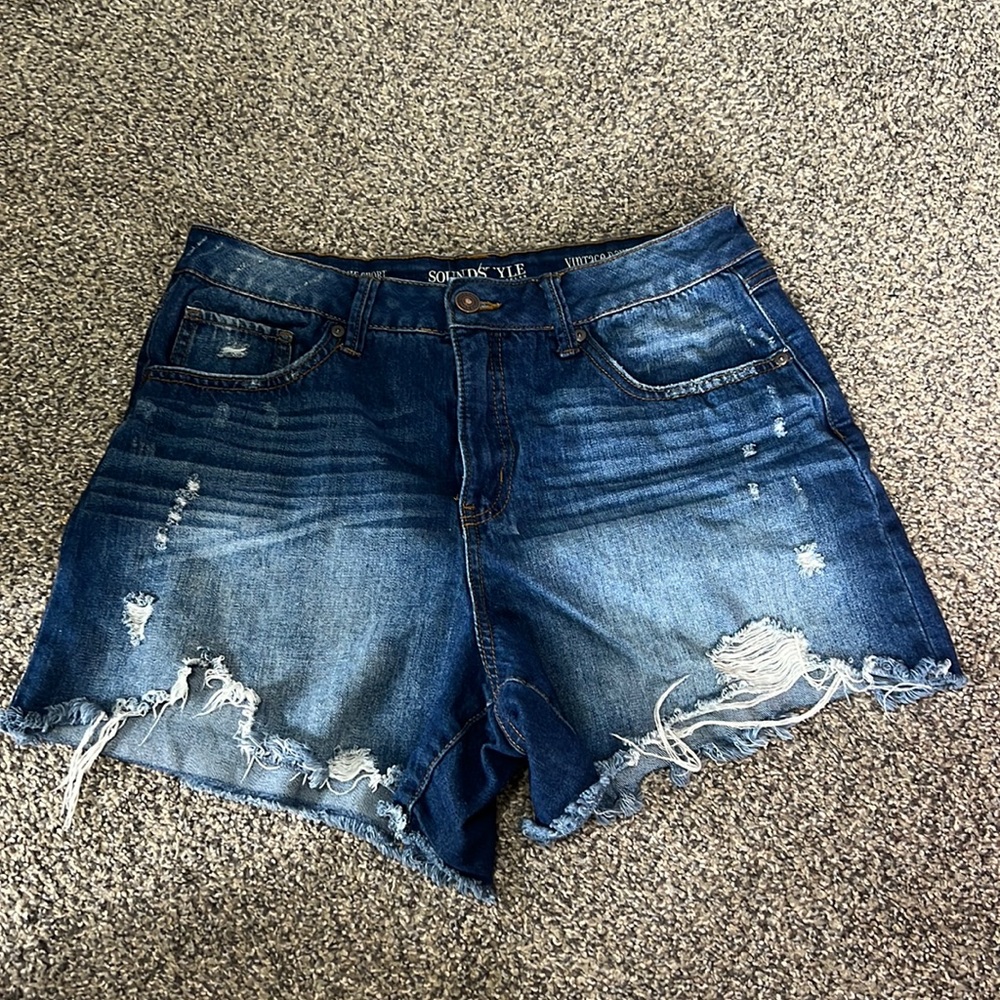 Woman’s Sound Style Jamie Short Jeans Shorts. Size 10. Worn twice.